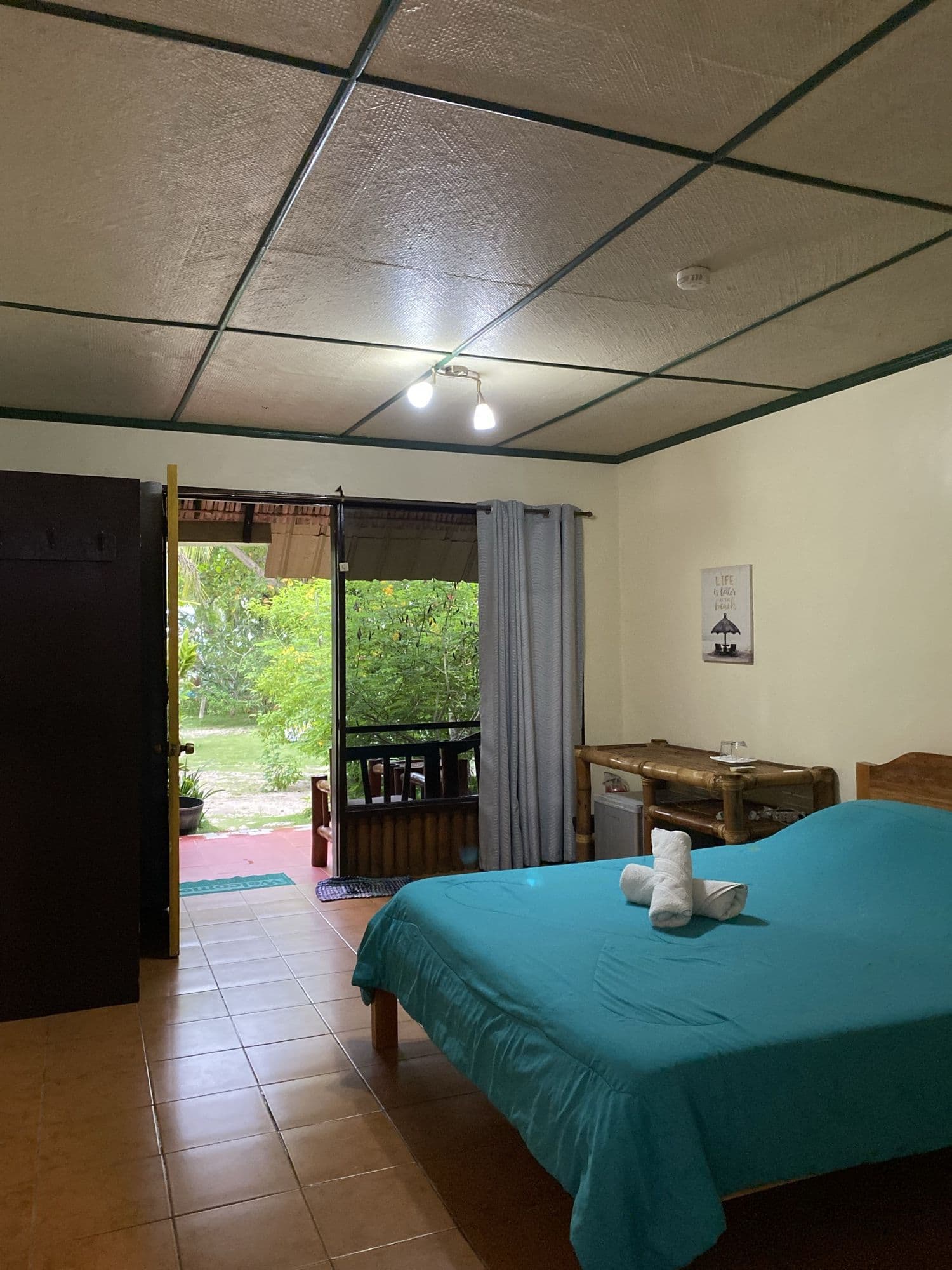 Double room with queen-sized bed and garden doorway