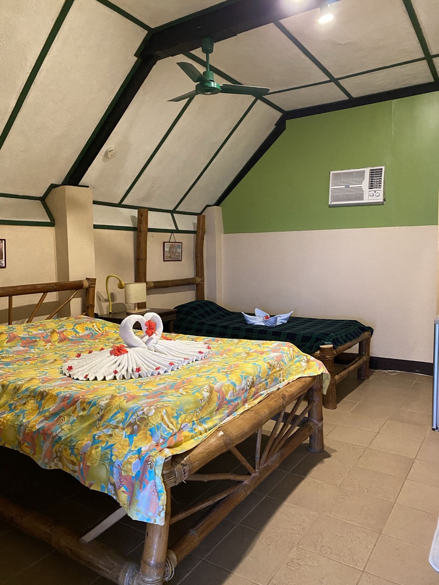 Triple room with a double bed and an extra single bed